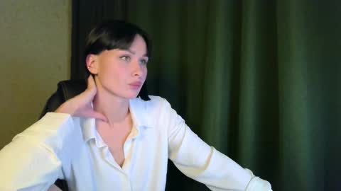 monicapeach_ online show from September 17, 2025, 7:26 pm