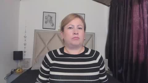 Snapshot of monicapink_ chatting on February 2, 2026, 12:04 pm Mony online show from February 2, 2026, 12:04 pm