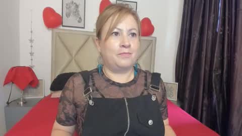 Snapshot of monicapink_ chatting on February 12, 2026, 12:11 pm Mony online show from February 12, 2026, 12:11 pm