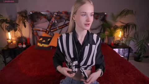  Monica  online show from October 23, 2025, 5:51 am