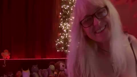 Snapshot of monicutex chatting on January 1, 2025, 12:43 am Monika online show from January 1, 2025, 12:43 am