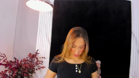 MONIK FOX online show from September 17, 2025, 7:59 pm