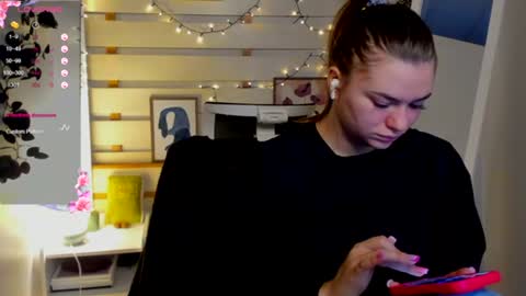 Snapshot of monika_youu chatting on February 27, 2026, 8:25 am Monika online show from February 27, 2026, 8:25 am