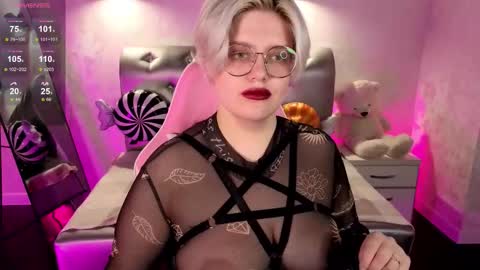 Monica online show from October 31, 2025, 9:10 am