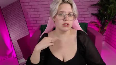 Monica online show from November 7, 2025, 10:59 am