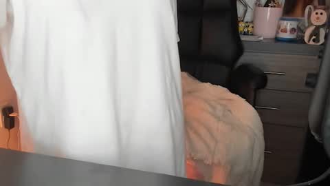 Snapshot of monilee69 chatting on October 15, 2025, 10:04 am Monilee online show from October 15, 2025, 10:04 am