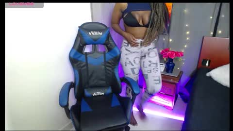 monique78854192 online show from March 10, 2026, 1:05 pm