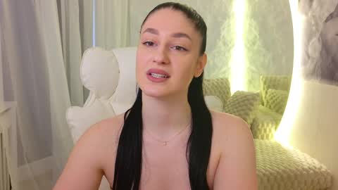 Snapshot of monique_a chatting on May 17, 2026, 9:17 am Ask me online show from May 17, 2026, 9:17 am