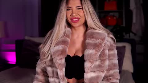 Snapshot of monique_celeste chatting on January 5, 2026, 5:27 pm Moni online show from January 5, 2026, 5:27 pm