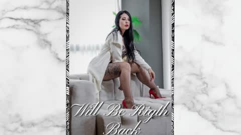 Snapshot of moniquemilff chatting on February 19, 2025, 8:10 pm Monique online show from February 19, 2025, 8:10 pm