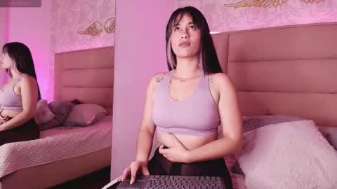 Snapshot of monserrat_towers chatting on February 13, 2026, 1:40 pm Adriana online show from February 13, 2026, 1:40 pm