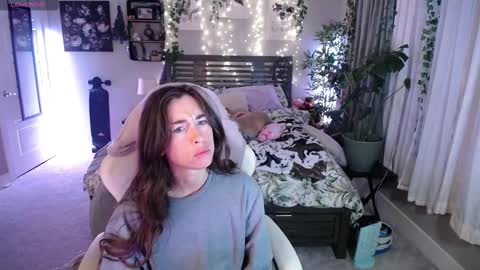 Snapshot of monstrumologist chatting on January 3, 2025, 1:27 am Lydia Mooney online show from January 3, 2025, 1:27 am