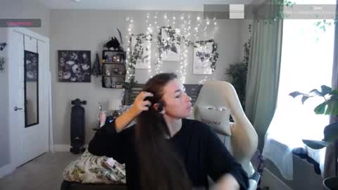 Snapshot of monstrumologist chatting on January 11, 2025, 7:16 pm Lydia Mooney online show from January 11, 2025, 7:16 pm