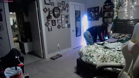 Snapshot of monstrumologist chatting on January 24, 2025, 2:28 am Lydia Mooney online show from January 24, 2025, 2:28 am