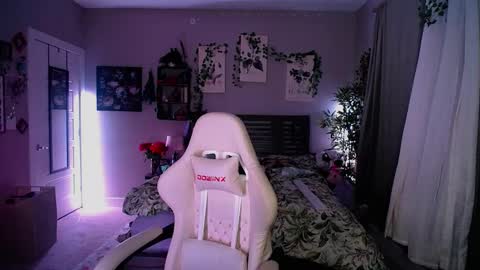 Snapshot of monstrumologist chatting on February 20, 2025, 3:12 am Lydia Mooney online show from February 20, 2025, 3:12 am