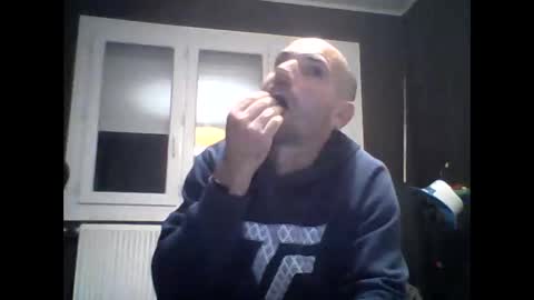 Snapshot of montmasse chatting on April 5, 2026, 7:44 pm montmasse online show from April 5, 2026, 7:44 pm