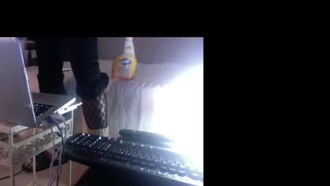 Snapshot of montydxxx2 chatting on June 19, 2026, 1:32 am montydxxx2 online show from June 19, 2026, 1:32 am