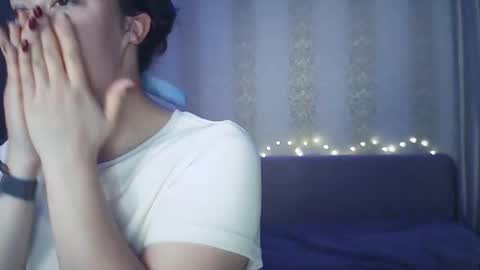 moodiemira online show from October 9, 2025, 3:32 pm