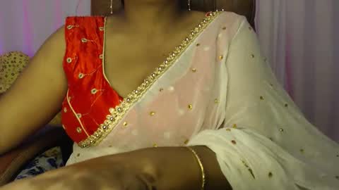 Snapshot of moody_maya chatting on November 16, 2025, 6:52 am Maya online show from November 16, 2025, 6:52 am