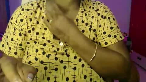 Snapshot of moody_maya chatting on November 27, 2025, 5:20 am Maya online show from November 27, 2025, 5:20 am