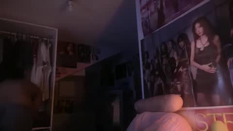 Snapshot of moon189049 chatting on September 21, 2025, 12:45 am moon online show from September 21, 2025, 12:45 am