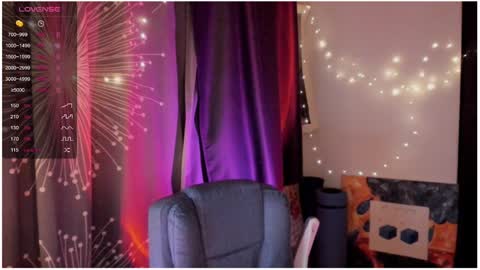 Snapshot of moon__girl chatting on December 5, 2024, 7:28 pm Roxy online show from December 5, 2024, 7:28 pm