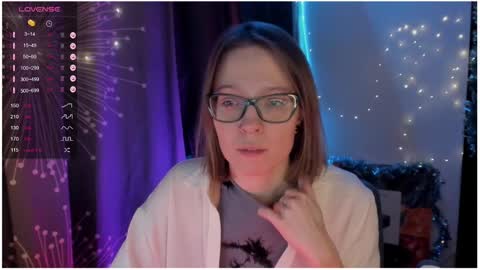 Snapshot of moon__girl chatting on December 8, 2024, 11:19 pm Roxy online show from December 8, 2024, 11:19 pm