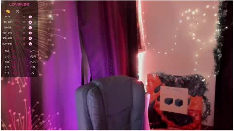 Snapshot of moon__girl chatting on December 20, 2024, 11:16 pm Roxy online show from December 20, 2024, 11:16 pm