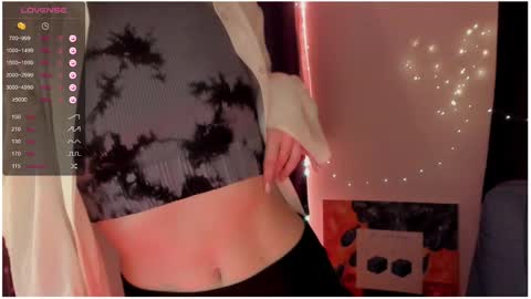 Snapshot of moon__girl chatting on January 22, 2025, 7:34 pm Roxy online show from January 22, 2025, 7:34 pm