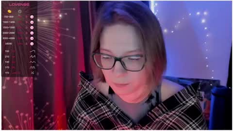 Snapshot of moon__girl chatting on February 15, 2025, 7:39 pm Roxy online show from February 15, 2025, 7:39 pm