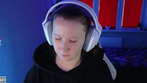 Lola online show from October 9, 2025, 1:20 pm