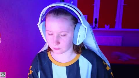 Lola online show from November 7, 2025, 3:12 pm