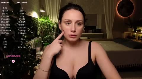 Luna  online show from January 10, 2025, 3:37 pm