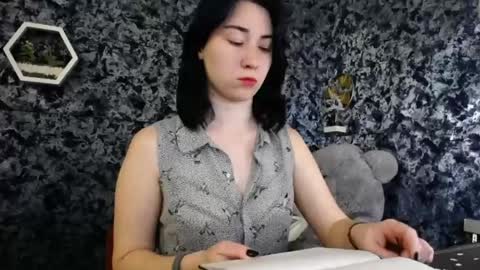 Snapshot of moon_foxy_ chatting on May 24, 2026, 7:24 am Diana online show from May 24, 2026, 7:24 am