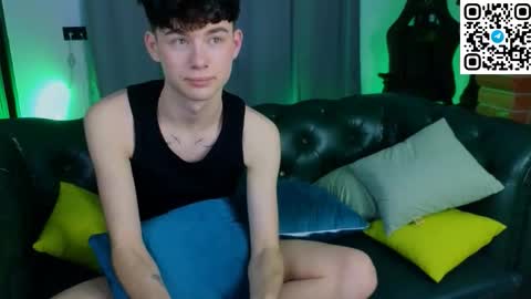 Snapshot of moon_gloww chatting on March 2, 2026, 10:00 am moon_gloww online show from March 2, 2026, 10:00 am