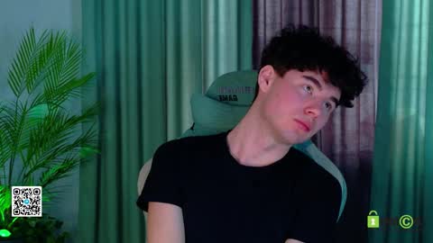 Snapshot of moon_gloww chatting on March 29, 2026, 2:00 am moon_gloww online show from March 29, 2026, 2:00 am