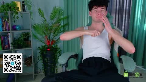 Snapshot of moon_gloww chatting on April 2, 2026, 2:31 am moon_gloww online show from April 2, 2026, 2:31 am