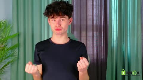 Snapshot of moon_gloww chatting on April 5, 2026, 2:31 am moon_gloww online show from April 5, 2026, 2:31 am