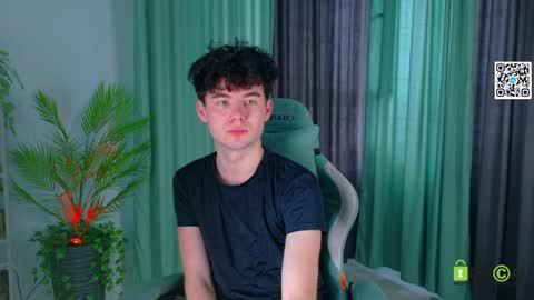 Snapshot of moon_gloww chatting on April 7, 2026, 3:07 am moon_gloww online show from April 7, 2026, 3:07 am