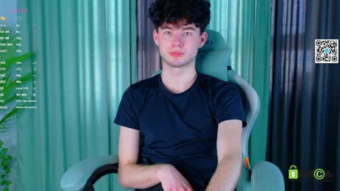 Snapshot of moon_gloww chatting on April 9, 2026, 6:19 am moon_gloww online show from April 9, 2026, 6:19 am