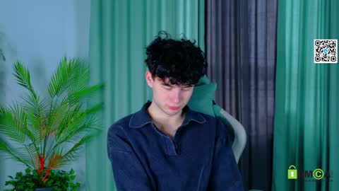 Snapshot of moon_gloww chatting on April 14, 2026, 3:12 am moon_gloww online show from April 14, 2026, 3:12 am