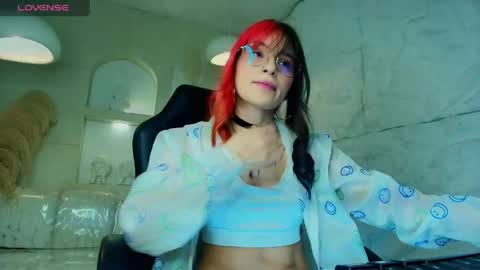 Snapshot of moon_red_r chatting on April 29, 2026, 7:53 pm Moon online show from April 29, 2026, 7:53 pm