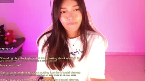 Snapshot of moonbella_bell chatting on May 12, 2026, 8:50 pm bell online show from May 12, 2026, 8:50 pm