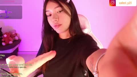 Snapshot of moonbella_bell chatting on June 1, 2026, 12:01 am bell online show from June 1, 2026, 12:01 am