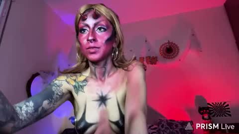 Snapshot of mooncinna chatting on October 28, 2025, 9:06 pm Cinna online show from October 28, 2025, 9:06 pm