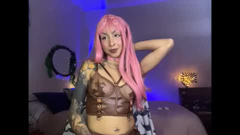 Snapshot of mooncinna chatting on December 16, 2025, 10:15 pm Cinna online show from December 16, 2025, 10:15 pm