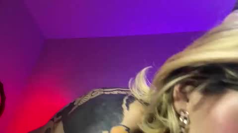 Snapshot of mooncinna chatting on March 4, 2026, 11:22 pm Cinna online show from March 4, 2026, 11:22 pm