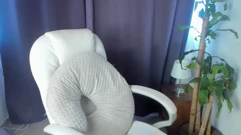 Snapshot of moonie_baddie31 chatting on January 7, 2026, 8:00 pm moonie_baddie31 online show from January 7, 2026, 8:00 pm