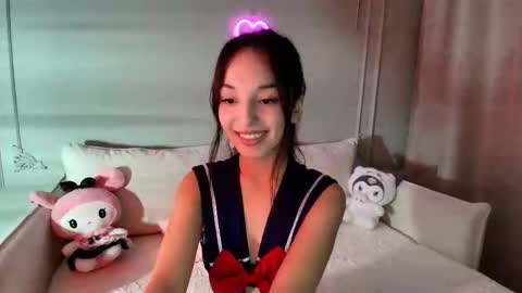 Mia online show from November 30, 2025, 1:04 pm