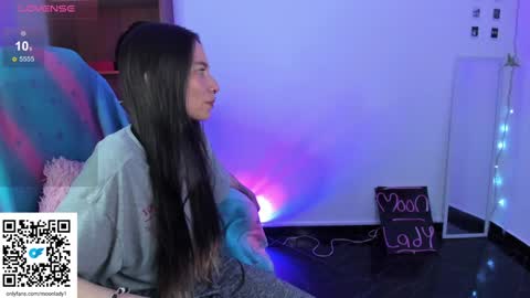 Snapshot of moonlady_ chatting on December 7, 2024, 3:25 am MOON online show from December 7, 2024, 3:25 am